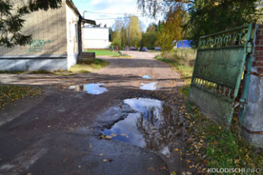 Жители Юхновки 14 лет просят отремонтировать дорогу к жилым домам