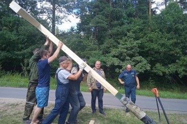 Возле садового товарищества "Трактор" установили 3-метровый православный крест
