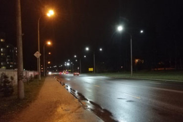 Фотофакт: освещение по улице Тюленина в Колодищах наконец-то включили с двух сторон автодороги