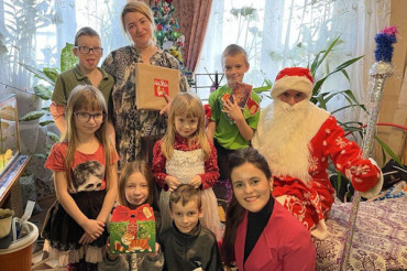 Редакция газеты "Прысталічча" поздравила с наступающим Новым годом семью Кирильчик из Колодищей