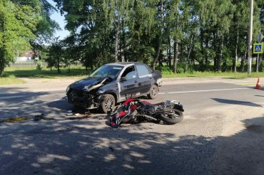 В Колодищах легковушка столкнулась с мотоциклом, водителя последнего забрала скорая