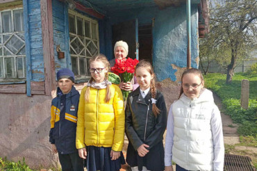Колодищанские пионеры выполнили свое первое задание, поздравив жительницу блокадного Ленинграда