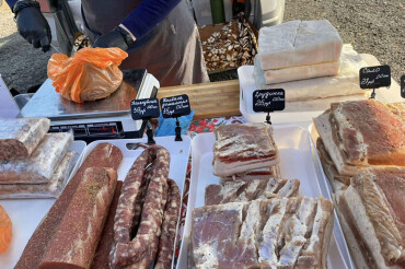 Смотрите, что продавали на ярмарке в Колодищах 28 марта