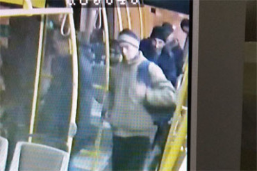 Мужчина украл забытый смартфон в Колодищанском автобусе, его ищет милиция