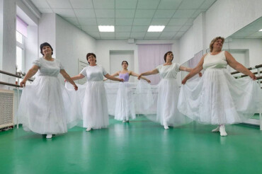 Как пенсионеры в Колодищах занимаются боди-балетом и танцуют рок-н-ролл на сцене