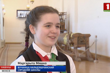 Лучшим школьникам Минской области вручили паспорта в День Конституции