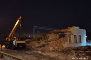 На ЖД станции Колодищи разрушают пассажирское здание. Фото