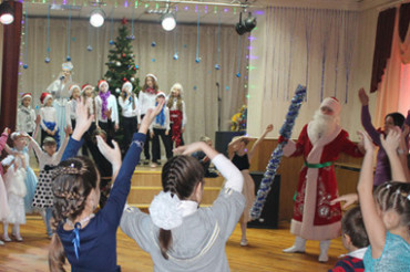 30 декабря в Колодищанском ДК пройдет Новогодний утренник "Игры у ёлки"