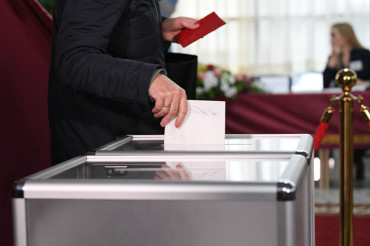 Референдум по новой Конституции могут совместить с выборами в местные Советы