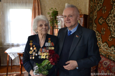 Ветеран войны Голикова Зоя Ивановна приняла поздравления с Днем Победы от депутата Найдовича