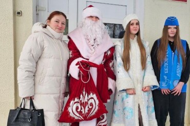 Колодищанские школьники поздравили постояльцев больницы сестринского ухода с Рождеством и Новым годом