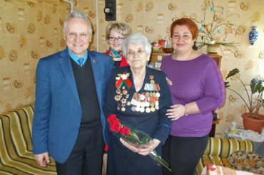 Депутат Найдович и сотрудники «МАП ЗАО» поздравили с праздником ветеранов проживающих в Колодищах