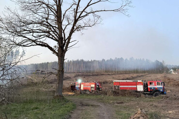 В Колодищах сгорело заброшенное строение возле ЖД путей