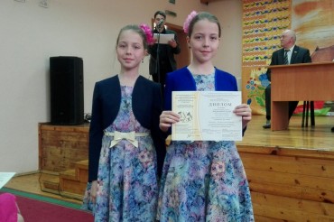Дуэт Полина и Анастасия Колодищанского ДК успешно выступили на конкурсе "Спадчына" в Заславле