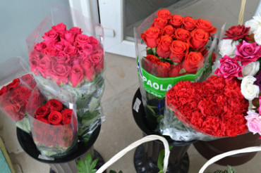 Свежие розы по цене от 30 тысяч предлагает магазин Цветы на Минской, 5 