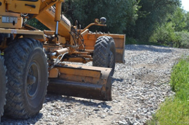 На Полигоне отсыпают дороги щебнем: восстановительное покрытие после работ по водоснабжению