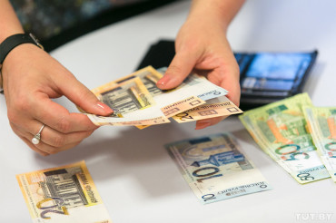 Средняя зарплата по вакансиям на Колодищи Инфо превысила 700 рублей