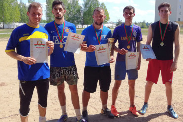 4 команды приняли участие в открытом кубке по мини-футболу "За победу"