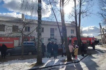 В Колодищах из горящей квартиры спасатели вынесли пенсионерку без сознания