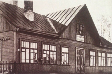 16 ноября 1871 года была открыта ЖД станция Колодищи. Эта дата считается днём основания поселка
