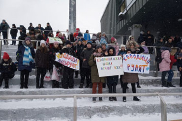 Школьники из Колодищ приняли участие в соревнованиях по биатлону "Снежный снайпер"