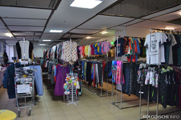 В магазине одежды "Ташкент" большое обновление товара. Фото