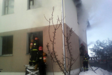В Юхновке горел частный дом: предварительная причина пожара короткое замыкание