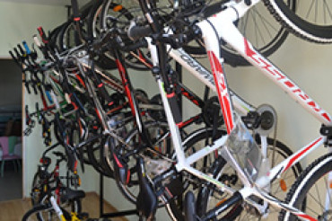 Магазин спорт товаров в ТЦ Ардис: туристические, горные и детские велосипеды, спортивная одежда