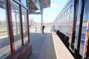 На ЖД станции Колодищи поездом сбило склонившегося с платформы мужчину