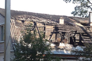Очевидец: утром 28 июня по ул. Тюленина горел жилой дом, к месту пожара ехали 3 машины МЧС
