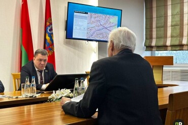 Житель Колодищ обратился к председателю райисполкома по вопросам ремонта дороги и работы почты