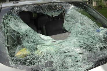 Ночью хулиган разбил лобовые и задние стекла в двух автомобилях по улице Тюленина в Колодищах