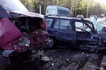 Авария в Колодищах 2 декабря: BMW занесло на встречную полосу прямо перед "Газелью"