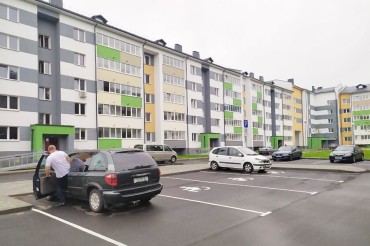 Жители новостройки на ул. Военный городок жалуются на сырость и плесень в квартирах