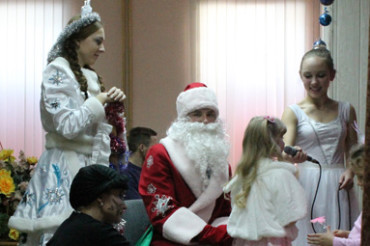 28 декабря в 12.00 Колодищанский Дом культуры приглашает ребятишек на Новогоднее представление