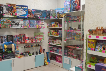 Во вторых Колодищах недавно открылся магазин игрушек и фейерверков. Что и почём там продают