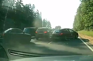 Видеофакт: несколько автомобилей столкнулись на дороге в Колодищах