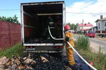 В Колодищах в кузове грузовика загорелись мешки с углём, понадобилась помощь МЧС