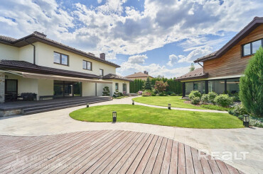 Как выглядит коттедж в Колодищах, который продают за 1,5 млн долларов