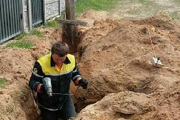 МЧС: в поселке Колодищи при установки забора мужчина повредил отвод газопровода