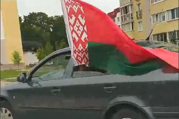 В Колодищах проехала автоколонна с государственными флагами. Видео
