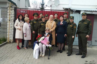 В Колодищах с подарками и оркестром чествовали участницу Великой Отечественной войны