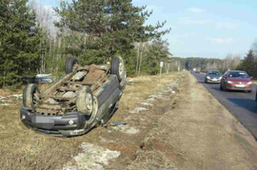 ДТП на выезде из Колодищи-2: автомобиль Киа опрокинулся на крышу