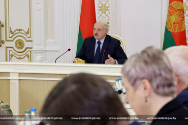 Лукашенко поручил ввести запрет на повышение цен в стране с 6 октября