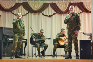 Колодищанский ДК и военнослужащие Кинологического центра провели концерт ко Дню защитника Отечества