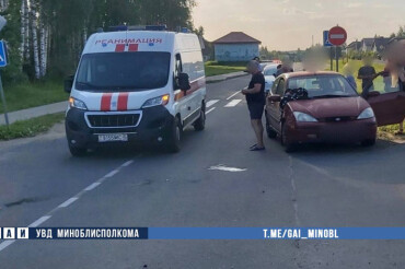 Во вторых Колодищах автомобиль сбил ребенка. Его увезли на скорой