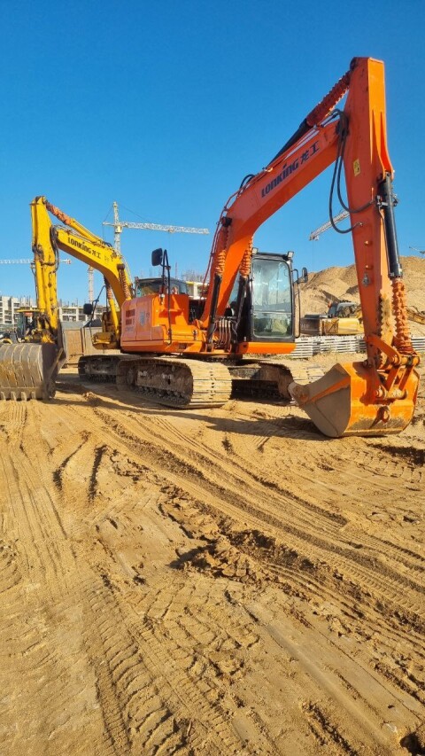 Аренда экскаватора гусеничного от 8 тонн до 15 тонн (ковши 40,50,60,90,200 планировочный, Ямобур 20,30,40,50,60. ГИДРОМОЛОТ) фото 1