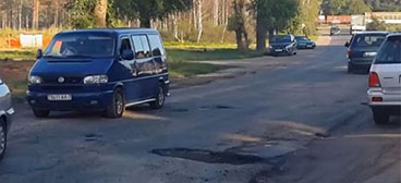 Состояние главной дороги п.Колодищи. Почему ее до сих пор не отремонтировали?