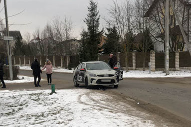 Жители добиваются установки дорожных знаков на аварийной ул. Сиреневая. Сегодня здесь очередное ДТП