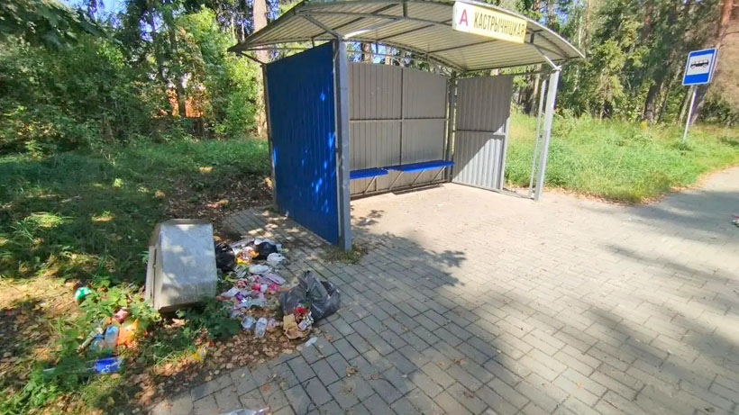 В ДРСУ рассказали, как часто производится уборка мусора на остановках в Колодищах